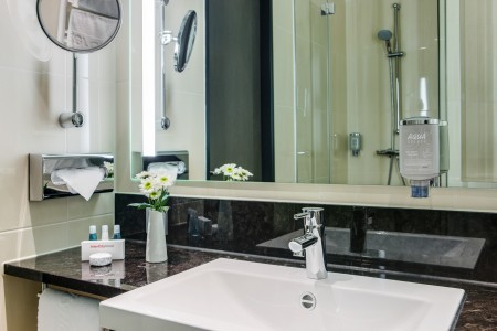IntercityHotel Hamburg Badezimmer